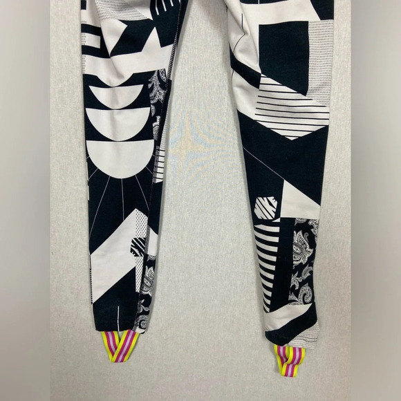 Nike Sportswear Running Leggings Stirrups black white  yellow logo print … - Picture 3 of 10